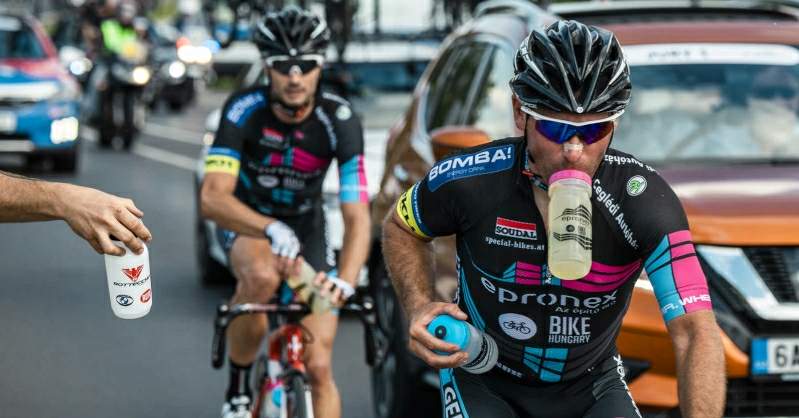 A környezettudatosság jegyében is igyekszik betartatni az UCI új szabályait a V4 szervezősége