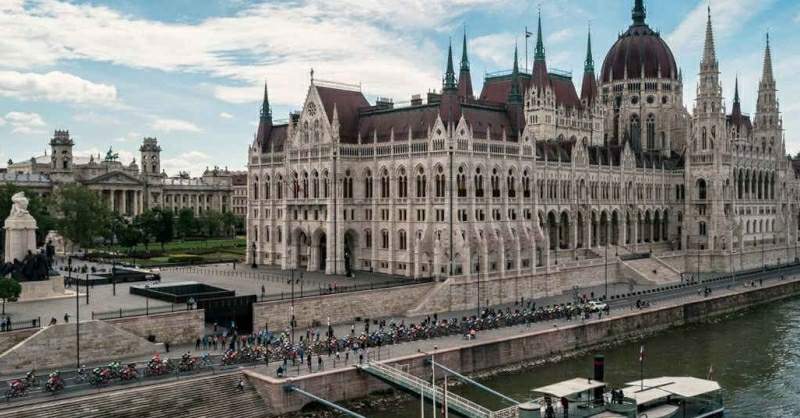 2023-ban is Budapest és Pannonhalma között teker a Visegrád 4 Kerékpárverseny mezőnye