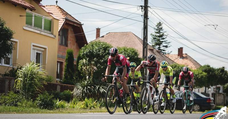 Vádat emeltek a 2022-es országúti kerékpáros bajnokságon bukást okozó sofőr ellen